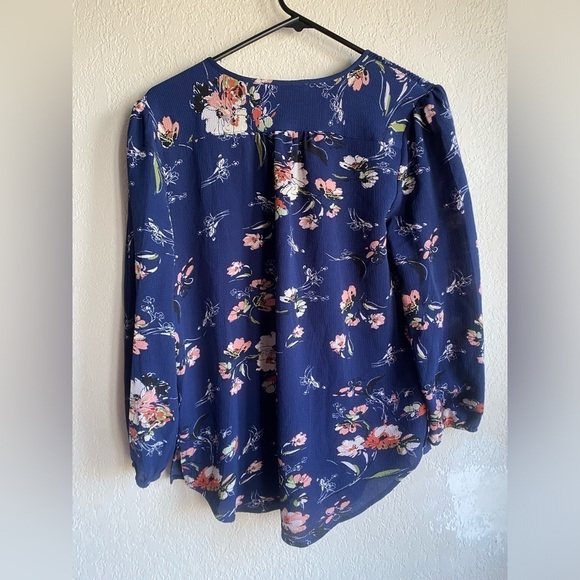 Fun 2 Fun Kenmore Split Neck Navy Floral Blouse NWOT Women’s Size Small - Picture 3 of 5